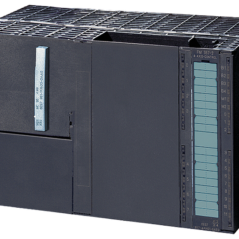 نمای نزدیک از یک دستگاه سیاه و آبی با پس زمینه سیاه