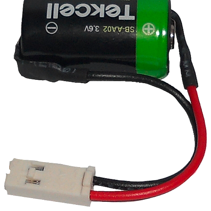 نمای نزدیک باتری با سیم قرمز