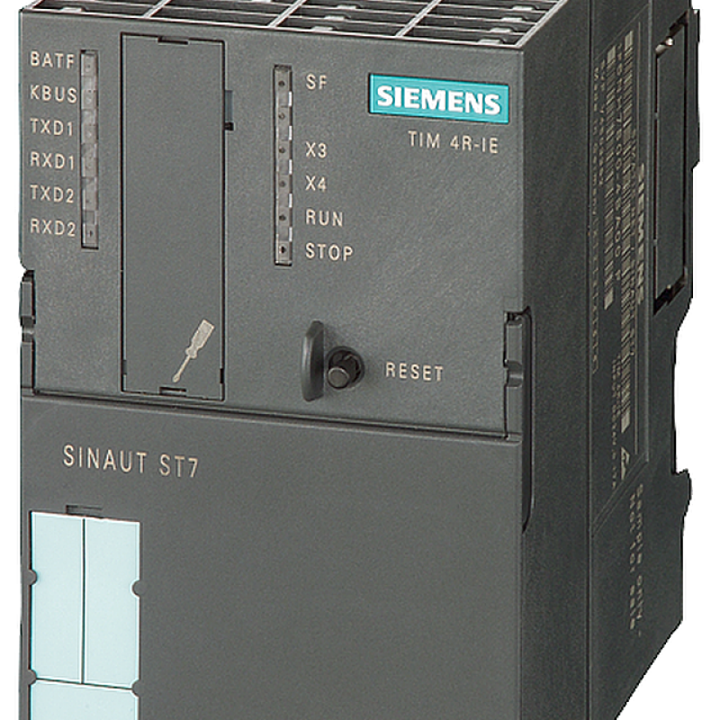 نمای نزدیک از یک سوئیچ روی جعبه سوئیچ با پس زمینه سیاه