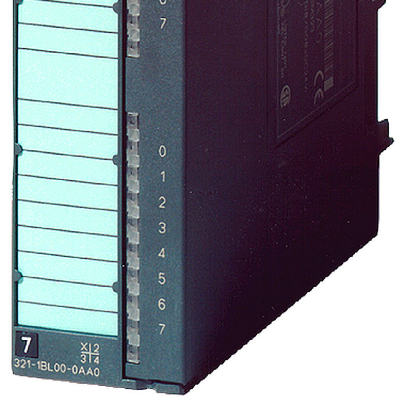 نمای نزدیک از یک دستگاه قرمز و سیاه با صفحه آبی