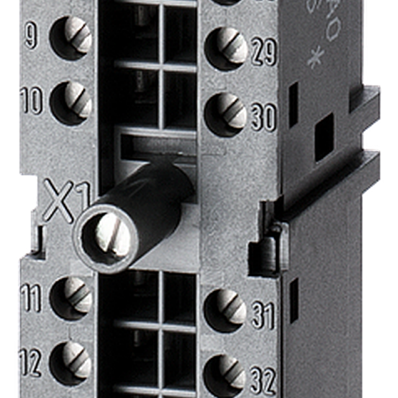 یک عکس سیاه و سفید از یک دستگاه با ساعت وجود دارد