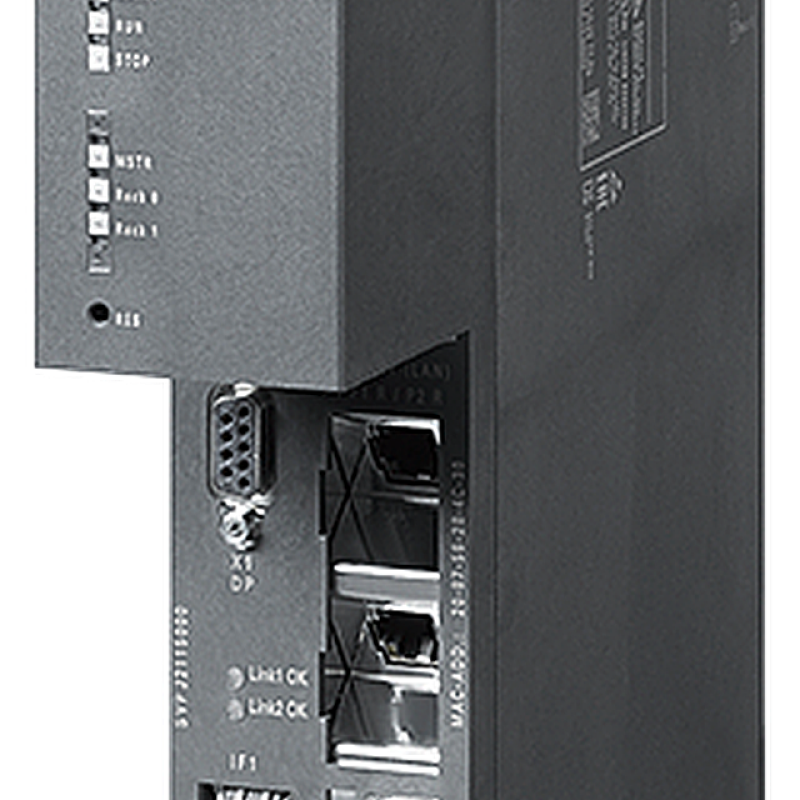 نمای نزدیک از یک سوئیچ در پس زمینه سیاه