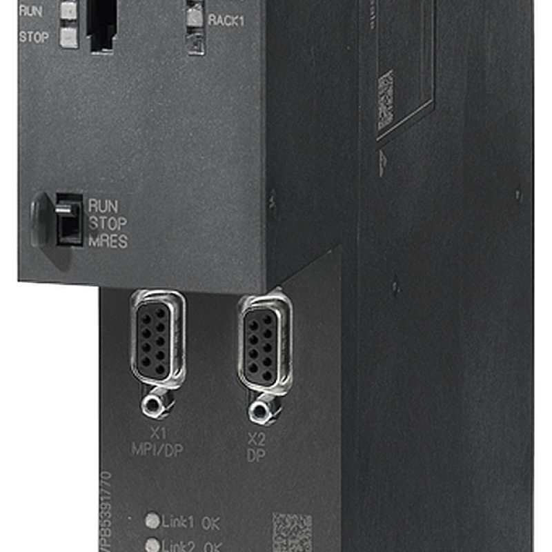 نمای نزدیک از یک سوئیچ در پس زمینه سیاه