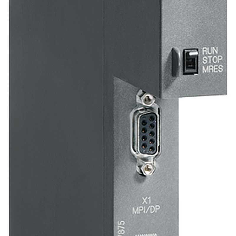 نمای نزدیک از یک سوئیچ روی جعبه سوئیچ با پس زمینه سیاه