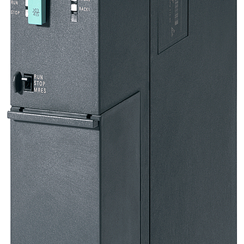 نمای نزدیک از یک دستگاه الکترونیکی مشکی با دکمه سبز