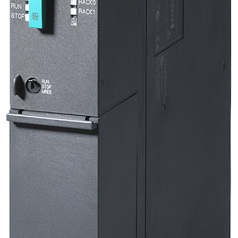 نمای نزدیک از یک ماشین خاکستری با دکمه آبی