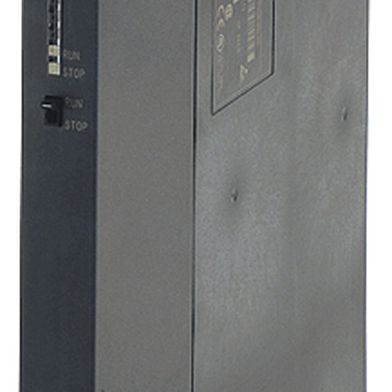 نمای نزدیک از یک محفظه فلزی با یک پورت