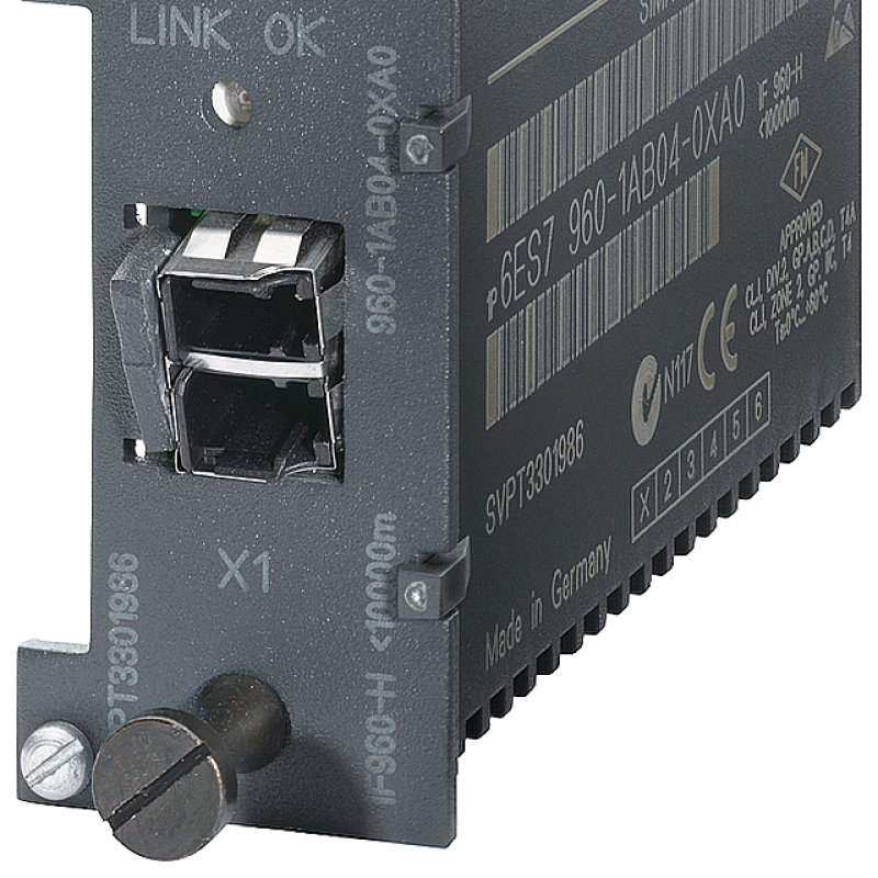 نمای نزدیک از یک سوئیچ روی جعبه سوئیچ با بارکد