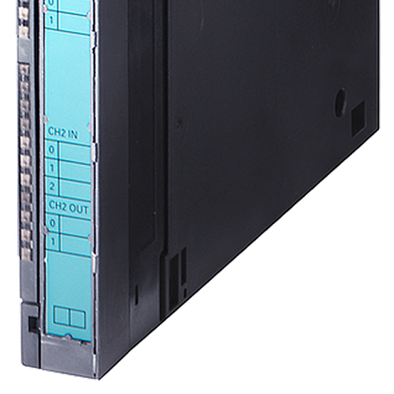 نمای نزدیک از یک دستگاه الکترونیکی سیاه با صفحه آبی