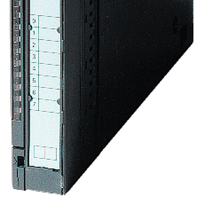 نمای نزدیک از یک پانل سیاه نصب شده بر روی دیوار