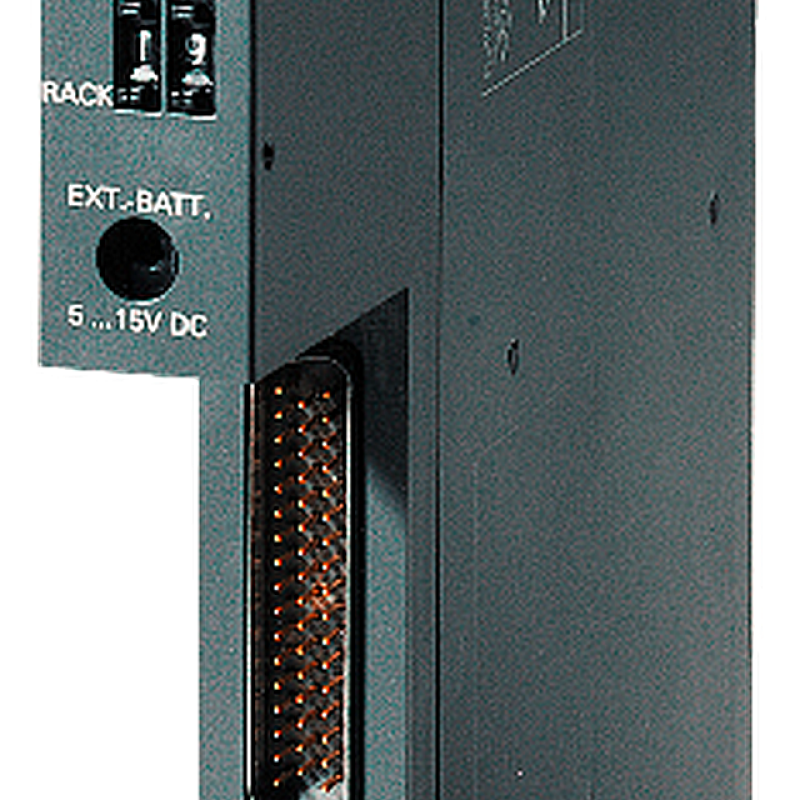 نمای نزدیک از یک واحد منبع تغذیه کامپیوتر با پس زمینه سیاه