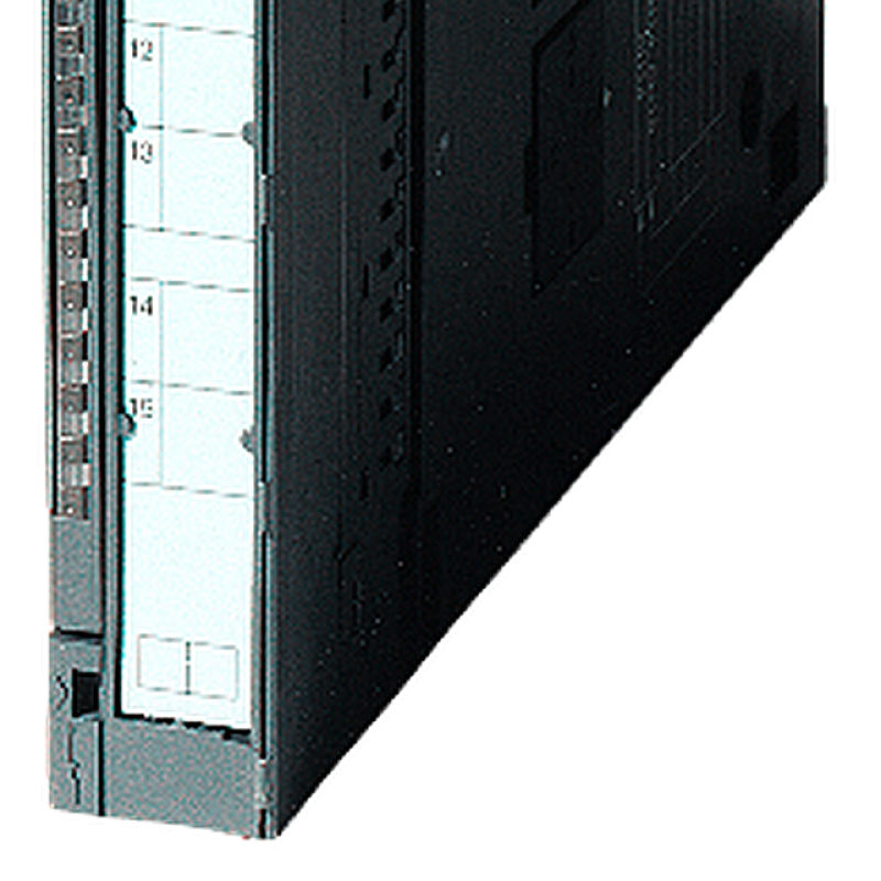 نمای نزدیک از یک پنل سیاه با صفحه کلید سفید