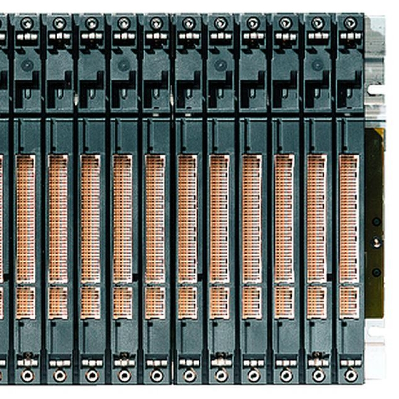 نمای نزدیک از دسته ای از اندازه ها و انواع مختلف سیم ها