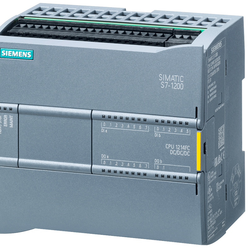 نمای نزدیک از یک سوئیچ سه فاز روی پس زمینه سفید