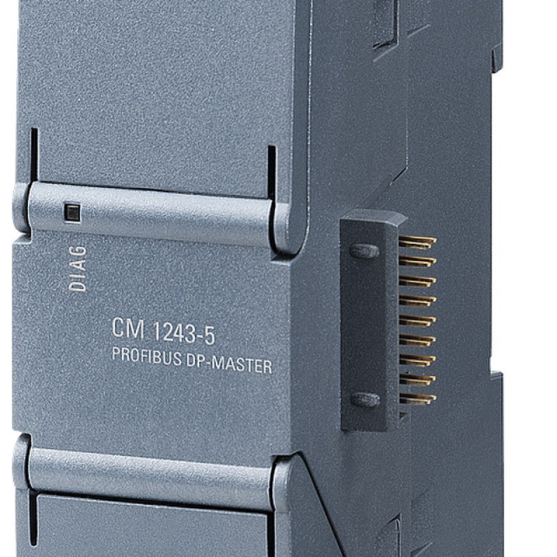 نمای نزدیک از یک ماشین خاکستری با پس زمینه سیاه