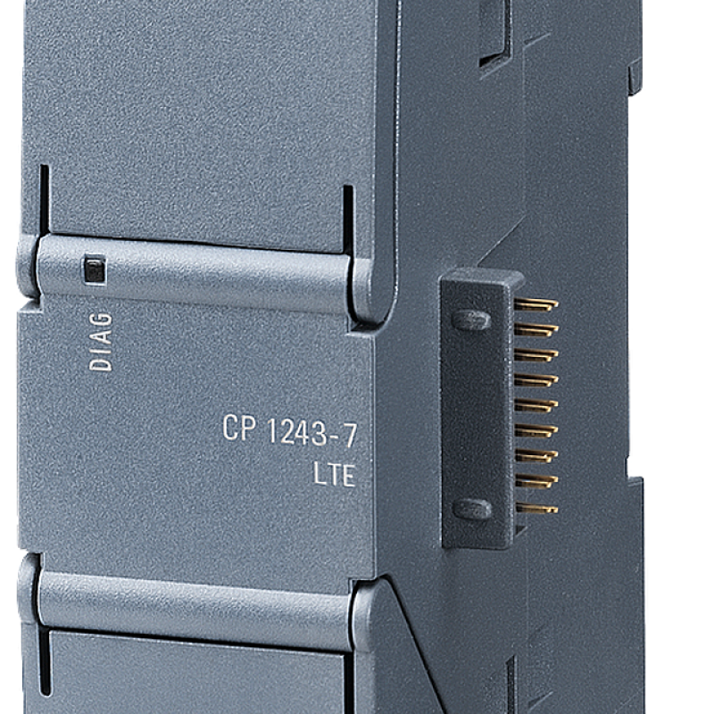 نمای نزدیک از یک منبع تغذیه خاکستری با پس زمینه سیاه