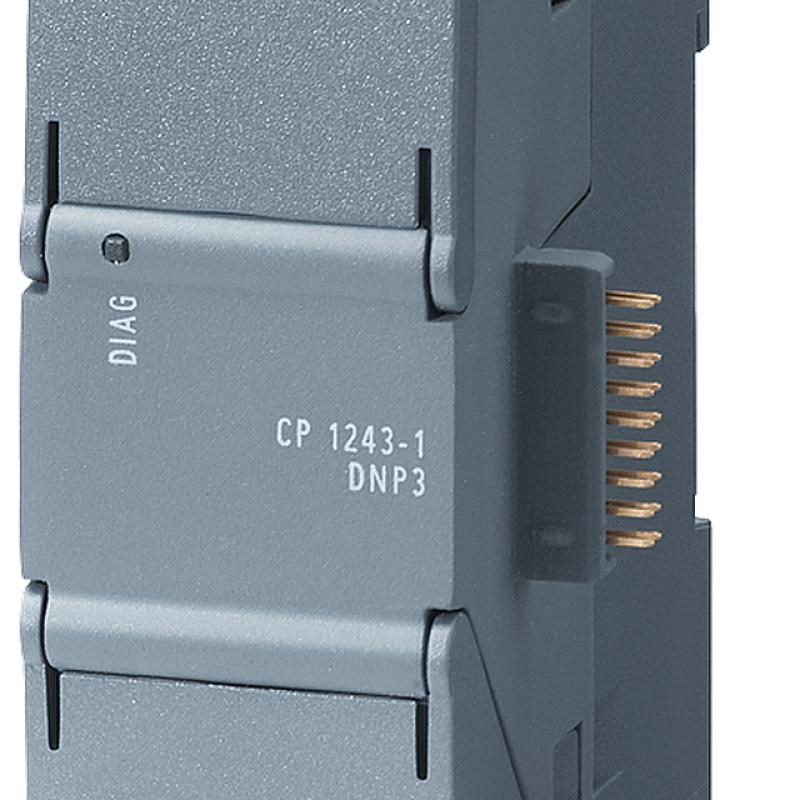 نمای نزدیک از یک دستگاه خاکستری و مشکی با پس زمینه سیاه