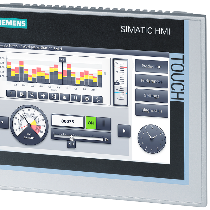 نمای نزدیک از صفحه کامپیوتر با ساعت و مانیتور