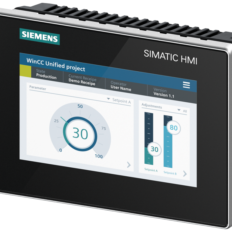 نمای نزدیک از مانیتوری که داشبورد را با ساعت نمایش می دهد
