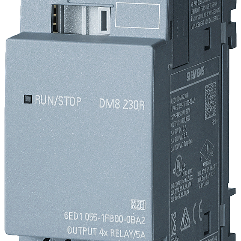 نمای نزدیک از یک رله سه فاز با یک سوئیچ در جلو