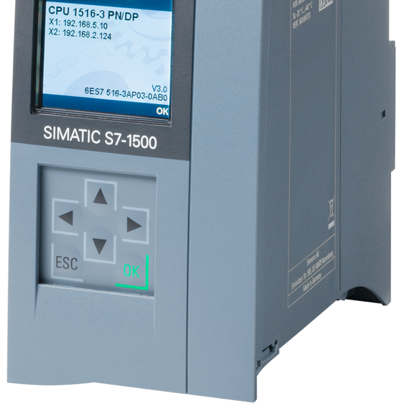 نمای نزدیک از یک کنترل پنل با یک صفحه نمایش روی آن