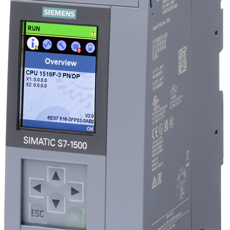 نمای نزدیک از صفحه کامپیوتر روی یک ماشین