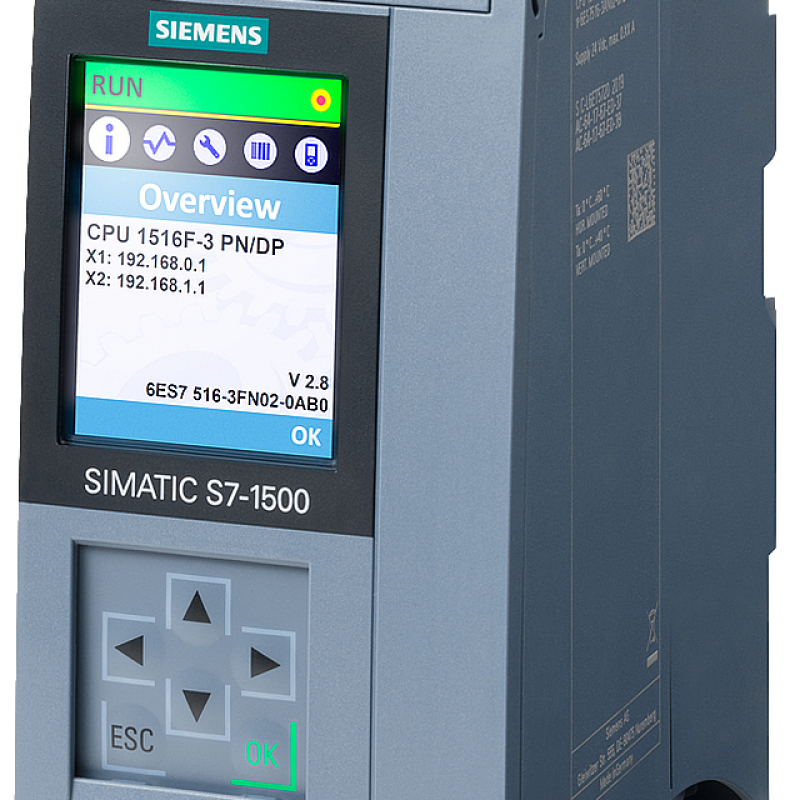 نمای نزدیک از یک دستگاه کامپیوتری با نمایشگر در کنار