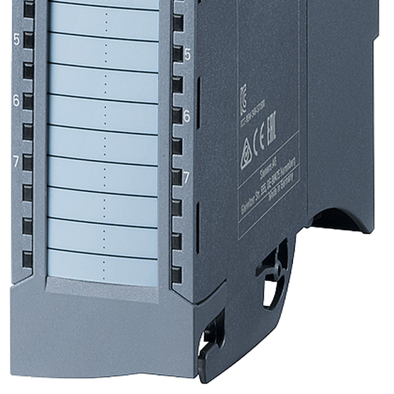 نمای نزدیک از یک واحد منبع تغذیه کامپیوتر با پس زمینه سیاه