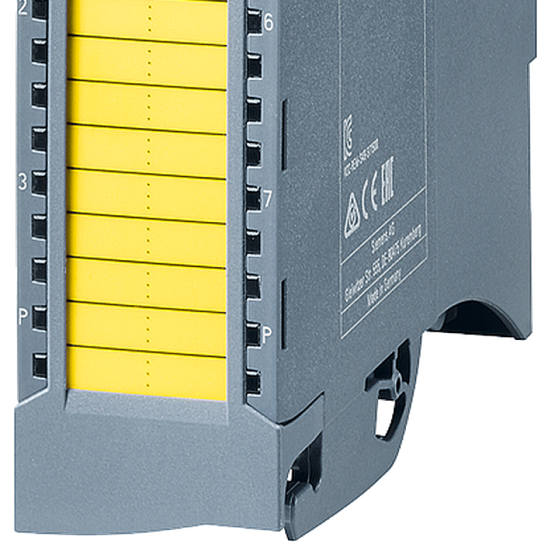 نمای نزدیک از یک دستگاه زرد و سیاه در پس زمینه سیاه