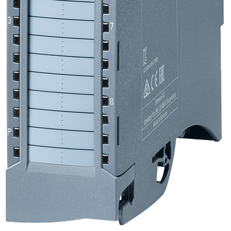 نمای نزدیک از یک واحد منبع تغذیه کامپیوتر با پس زمینه سیاه