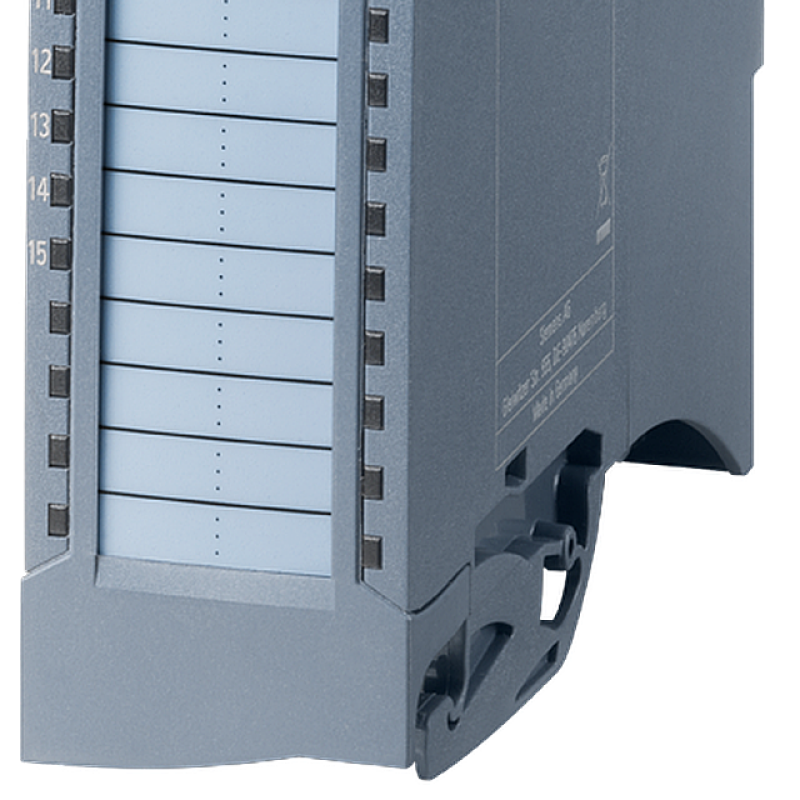 نمای نزدیک از یک پردازنده کامپیوتری با پس زمینه سیاه