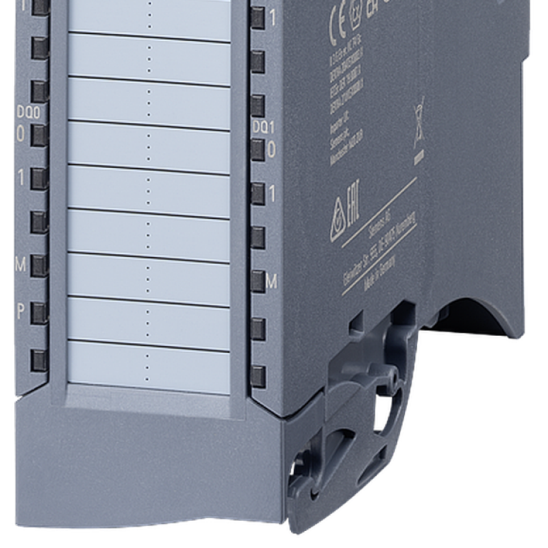 نمای نزدیک از یک واحد منبع تغذیه کامپیوتر با پس زمینه سیاه