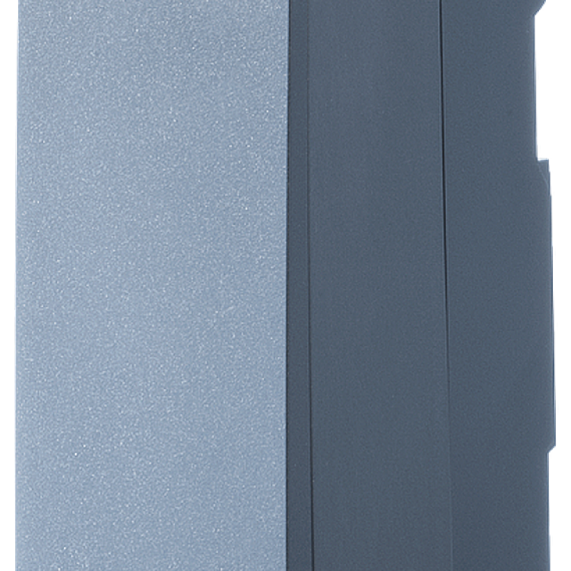 نمای نزدیک از یک کولر گازی خاکستری در پس زمینه سیاه