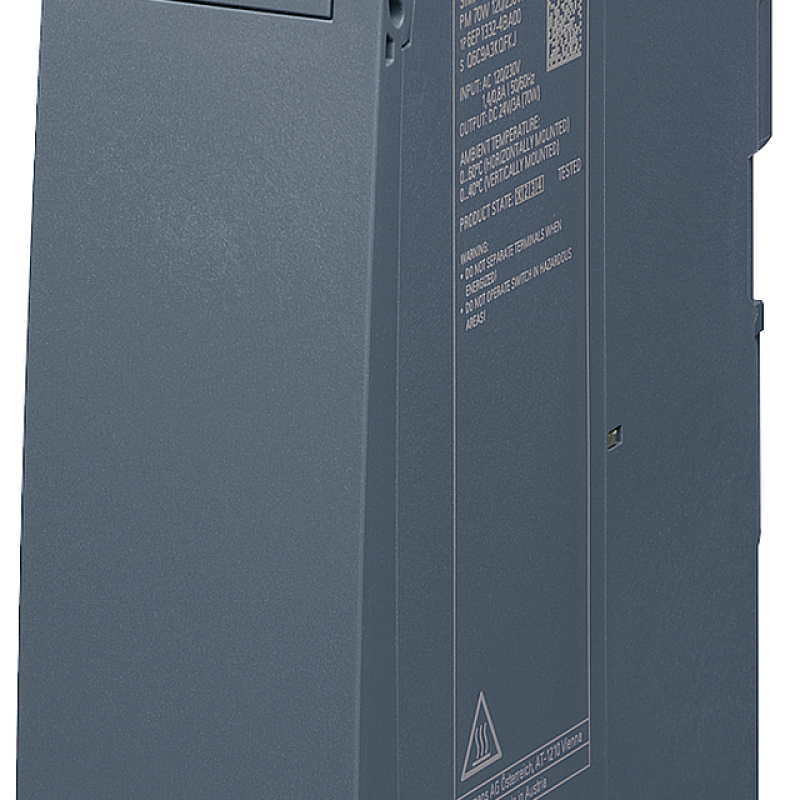 نمای نزدیک از یک منبع تغذیه با پس زمینه سیاه