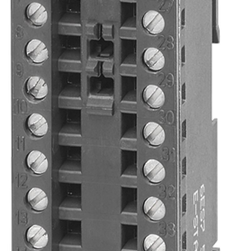 نمای نزدیک از یک دستگاه سیاه و آبی در پس زمینه سیاه