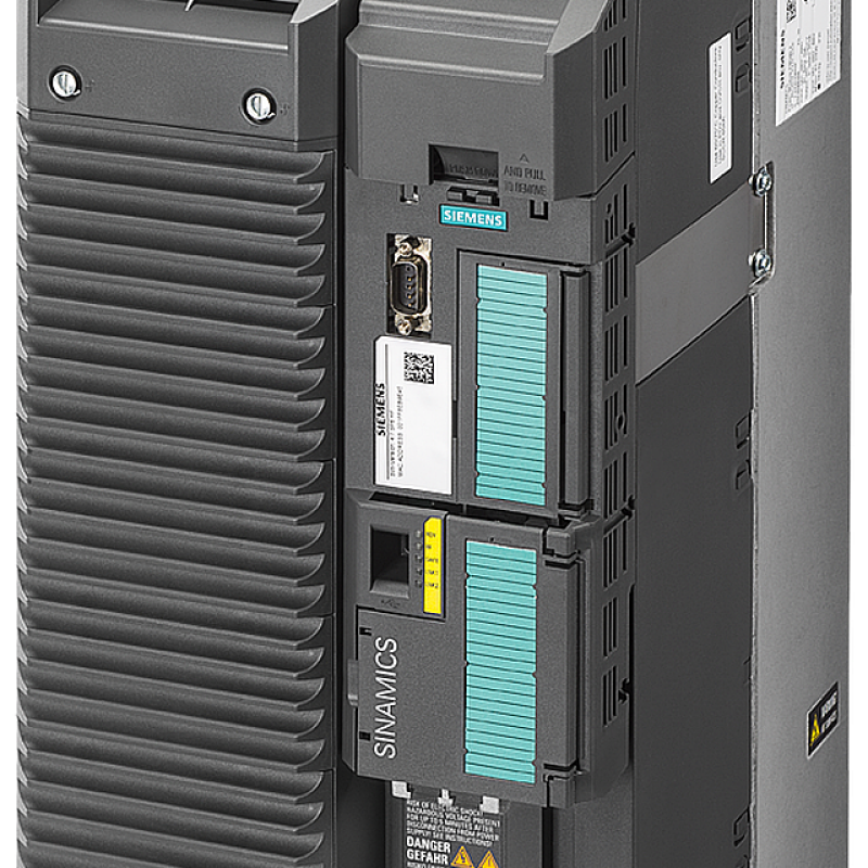 نمای نزدیک از یک قطع کننده مدار با یک دکمه آبی