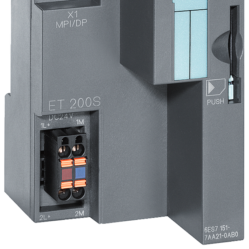 نمای نزدیک از یک کلید روی جعبه کلید با یک دکمه