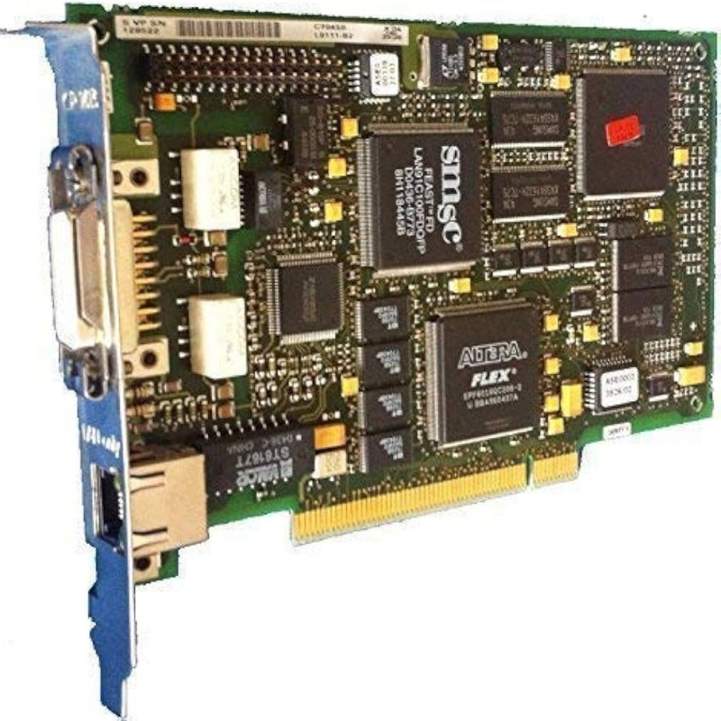 نمای نزدیک از یک کارت کامپیوتر با دکمه قرمز