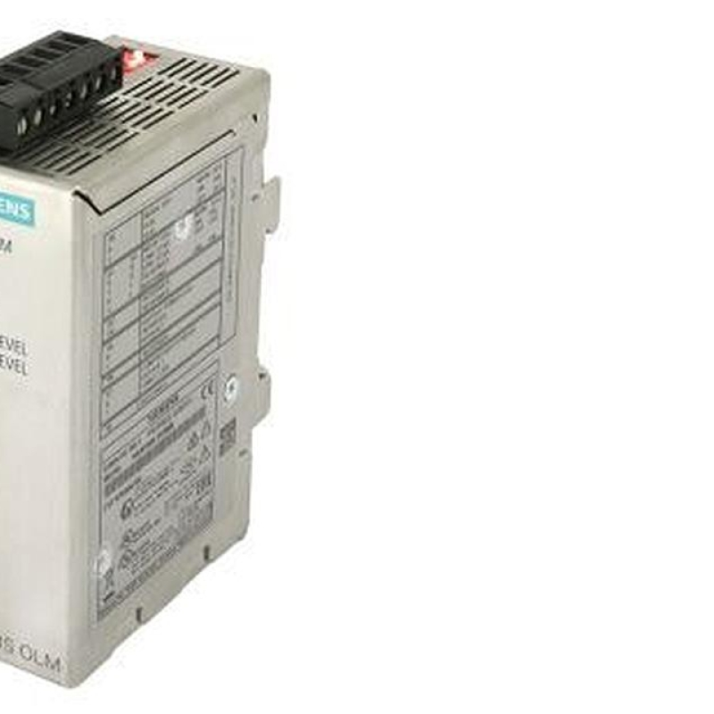 نمای نزدیک از یک منبع تغذیه با پس زمینه سفید