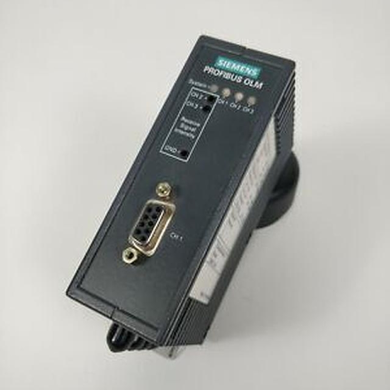 یک دستگاه اترنت مشکی با کابل زرد و اترنت سیاه